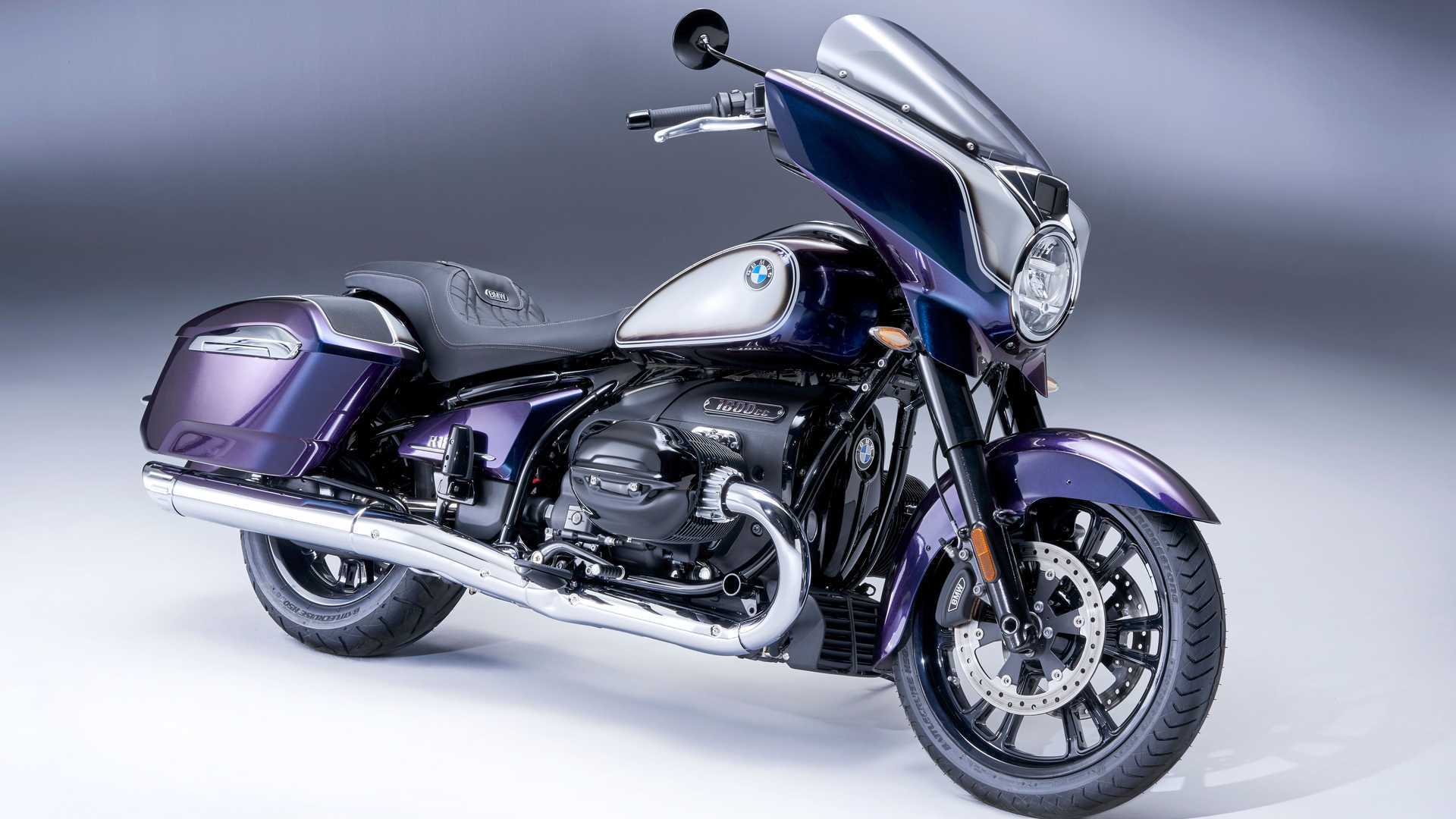 BMW R 18 B - Front Right Angle View Galactic