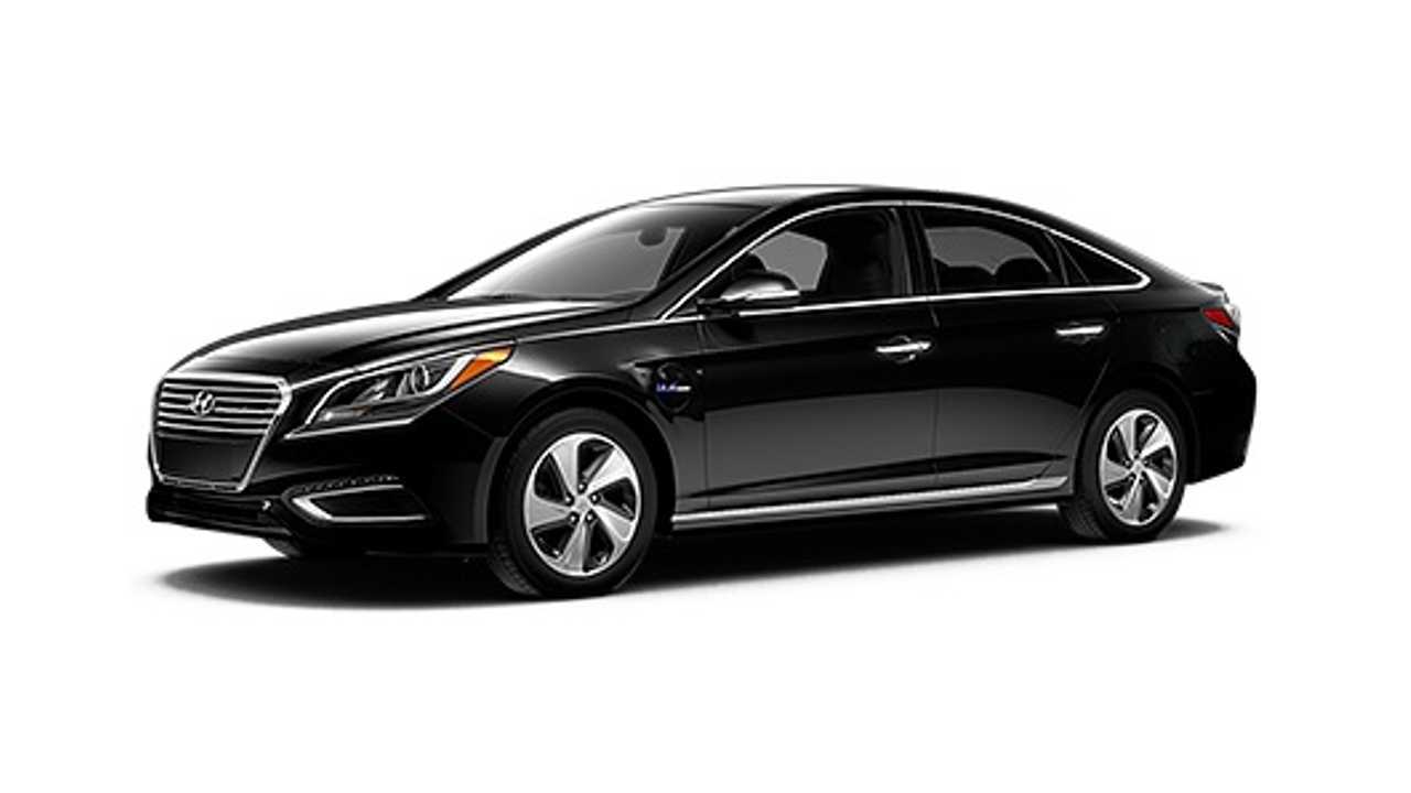 2016 Hyundai Sonata PHEV (<em>... in black)</em>