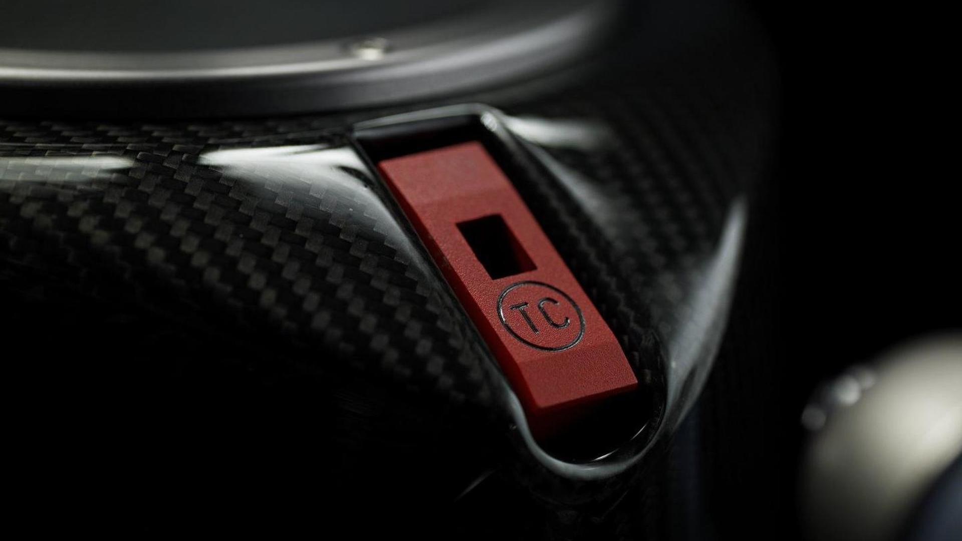 2010-208816-2010-noble-m600-1600-23-08-20101.jpg