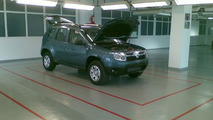 New Dacia SUV spied uncovered
