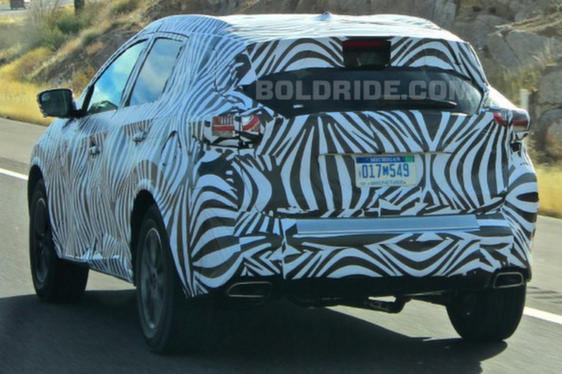 Spotted: Future Chevy CUV Testing in AZ?