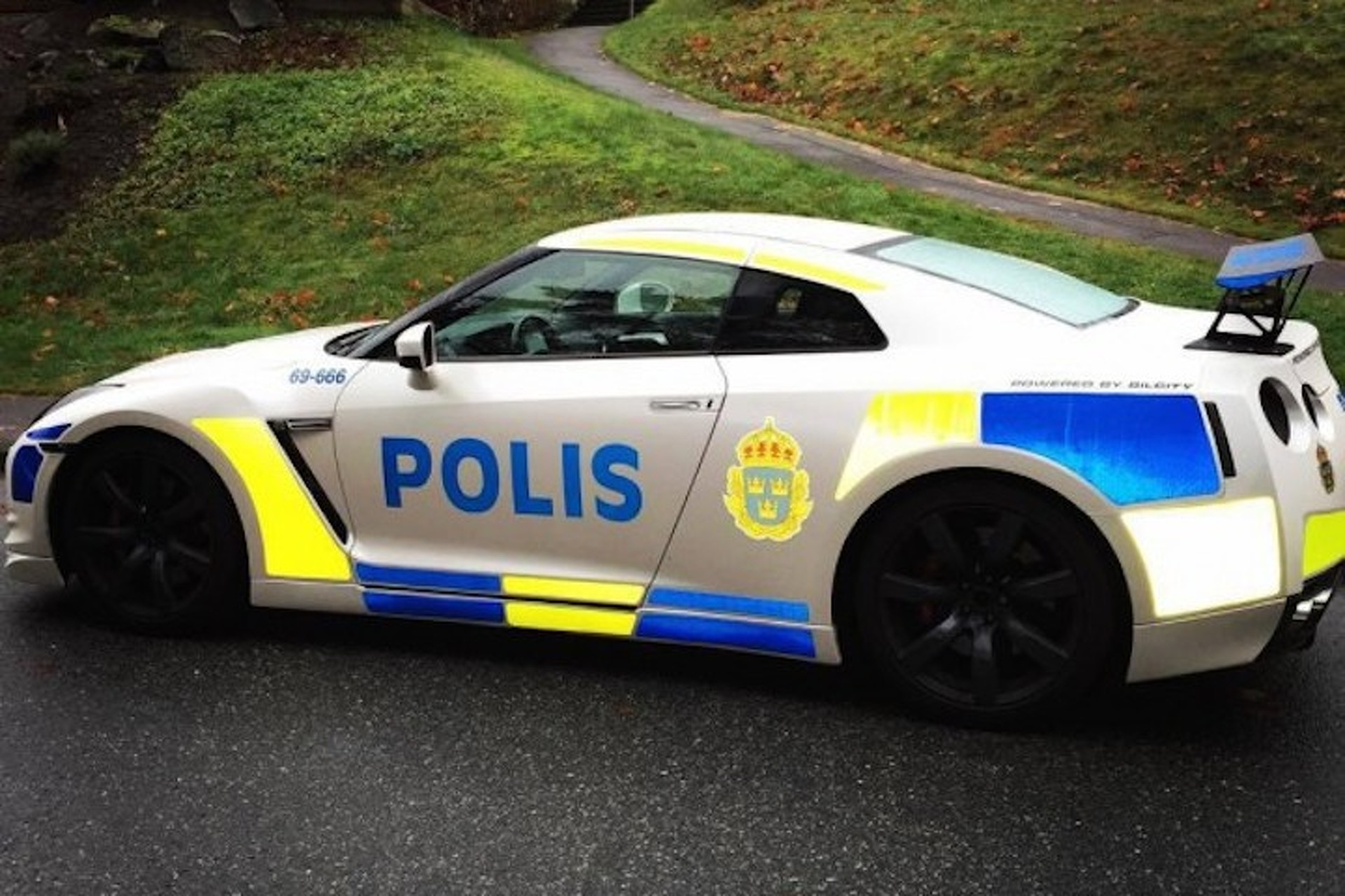 A Nissan GT-R Police Car is on the Loose