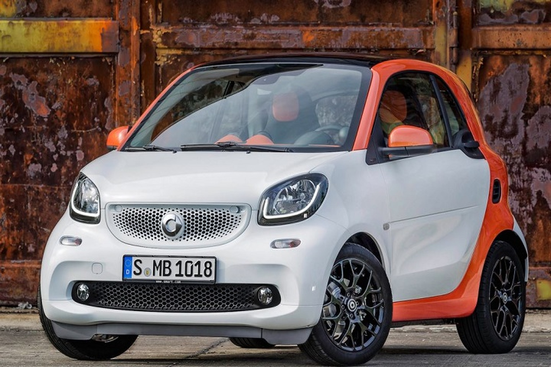 Chad Johnson Drives A Pimped Out Smart Car