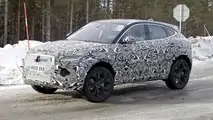 Jaguar E-Pace, le foto spia dei test sulla neve
