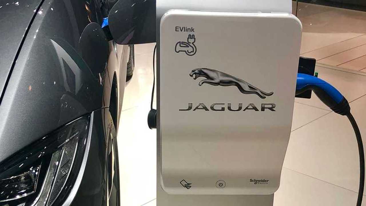 Jaguar рассказал, как зарядить I-Pace в России