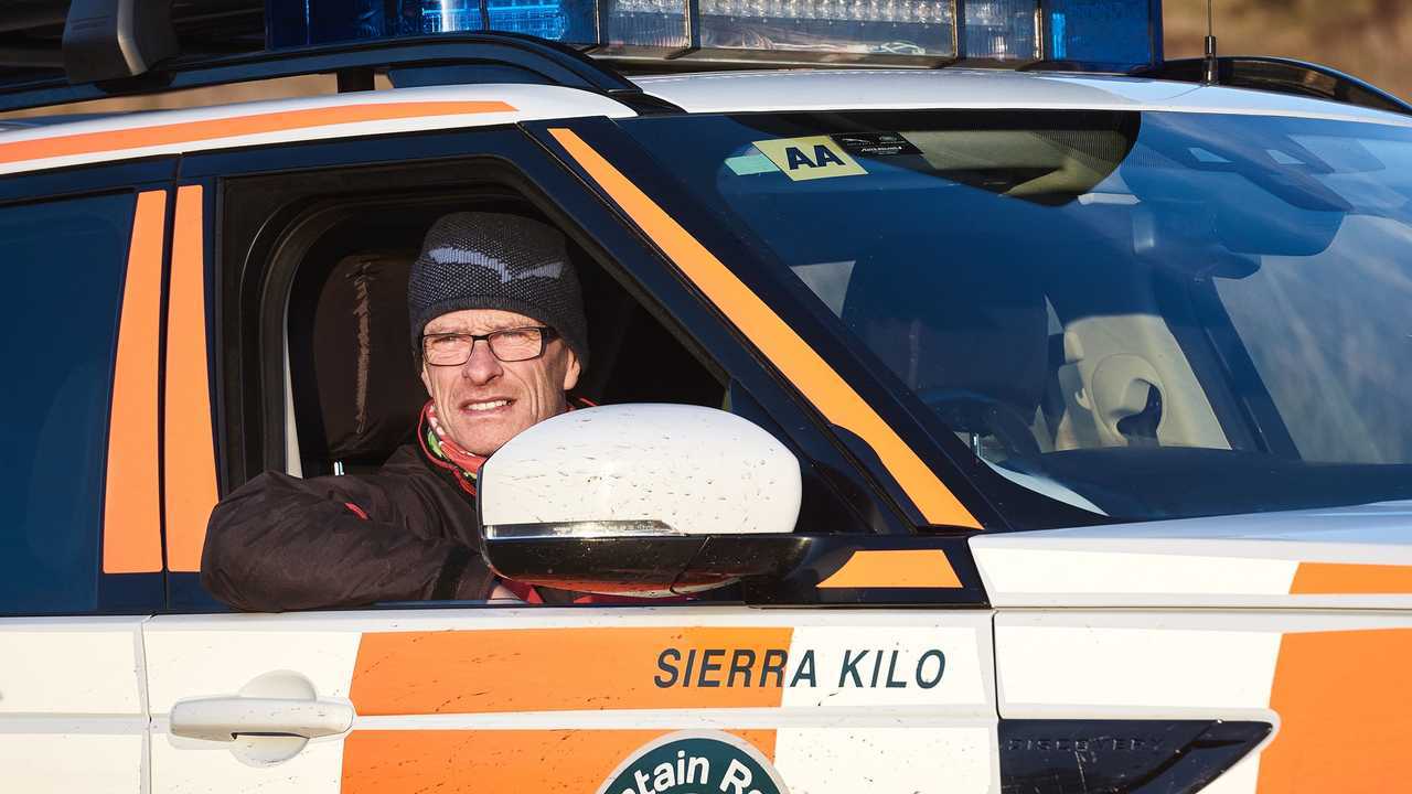 Land Rover supports 500th South Eastern Mountain Rescue Association operation