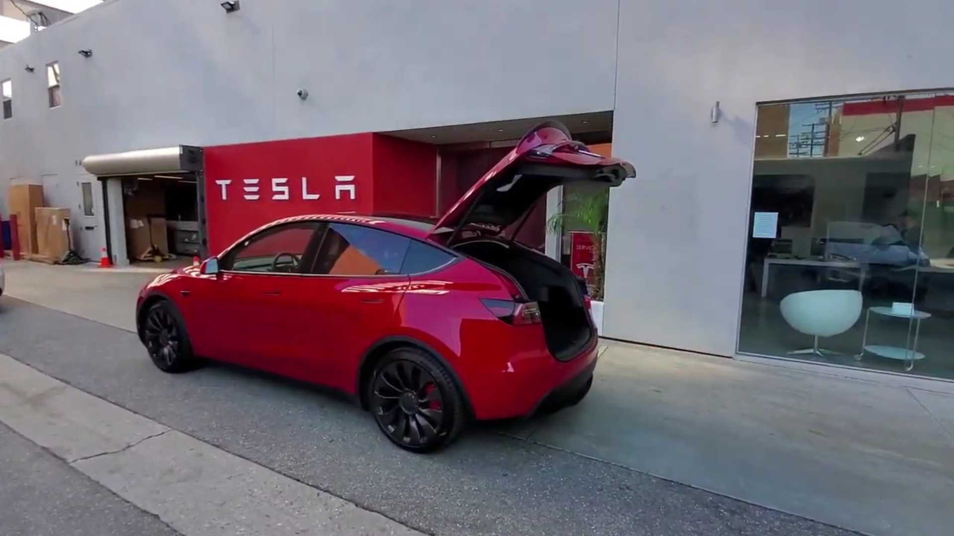 Another Tesla Model Y Owner Complains About Touchless Delivery System