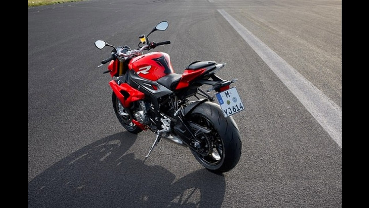 BMW S 1000 R 2014 é versão "pelada" da superesportiva RR