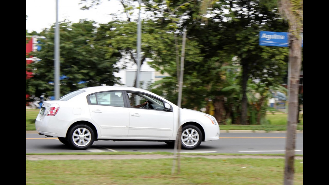 Garagem CARPLACE: Dirigindo o Nissan Sentra - Comportamento na cidade e na estrada