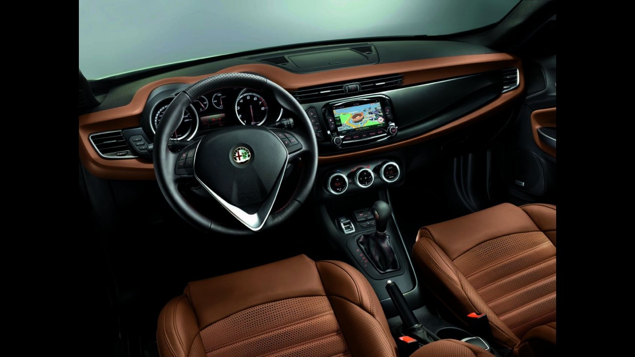 Alfa Romeo mostra Giulietta renovado antes da estreia em Frankfurt