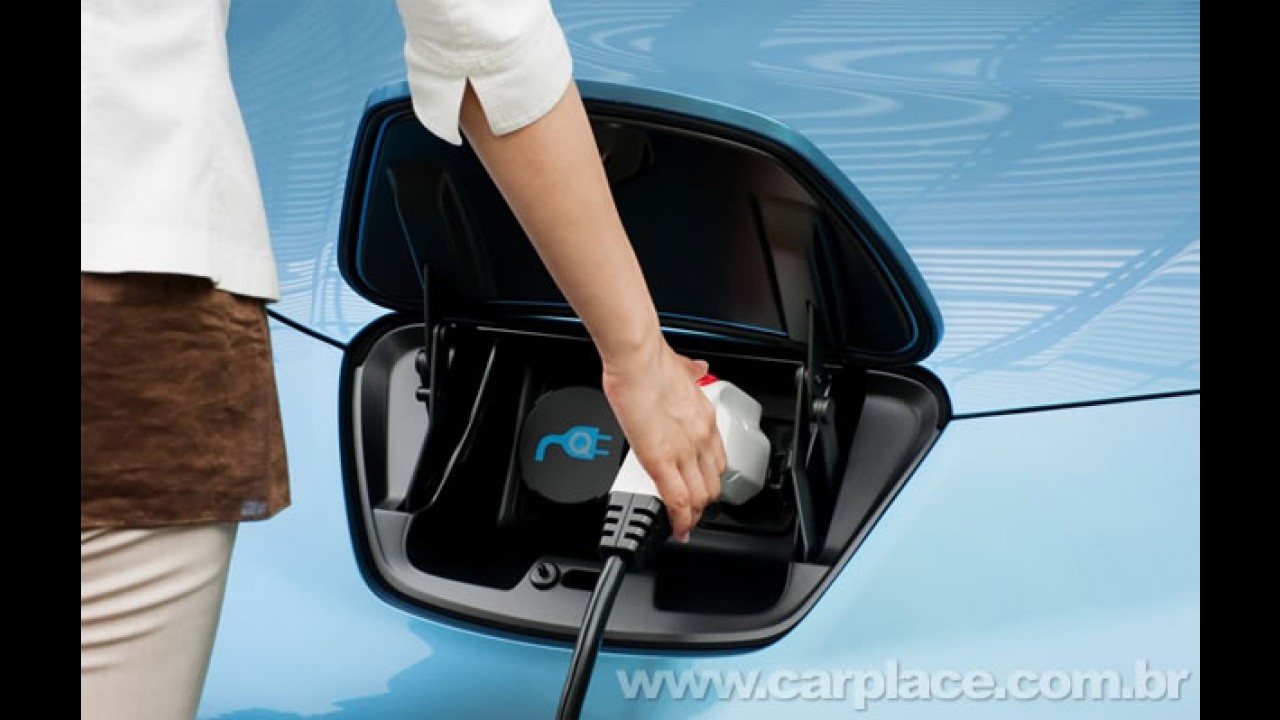 Salão do Automóvel: Nissan confirma presença do elétrico LEAF