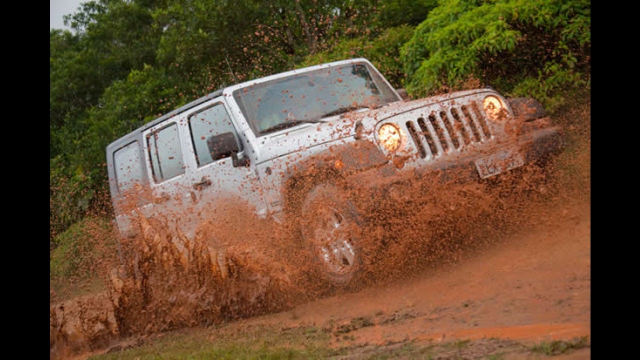 Jeep Wrangler ganha nova versão Unlimited Sport com quatro portas
