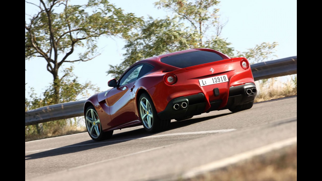 Ferrari F12berlinetta tem novas fotos oficiais divulgadas