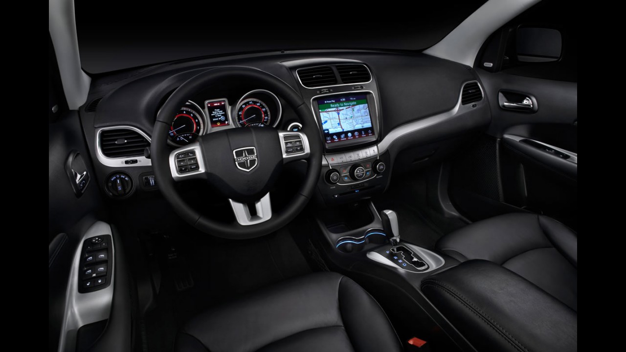 Dodge Journey 2012/2012 ganha nova tela com GPS integrado e sistema de entretenimento