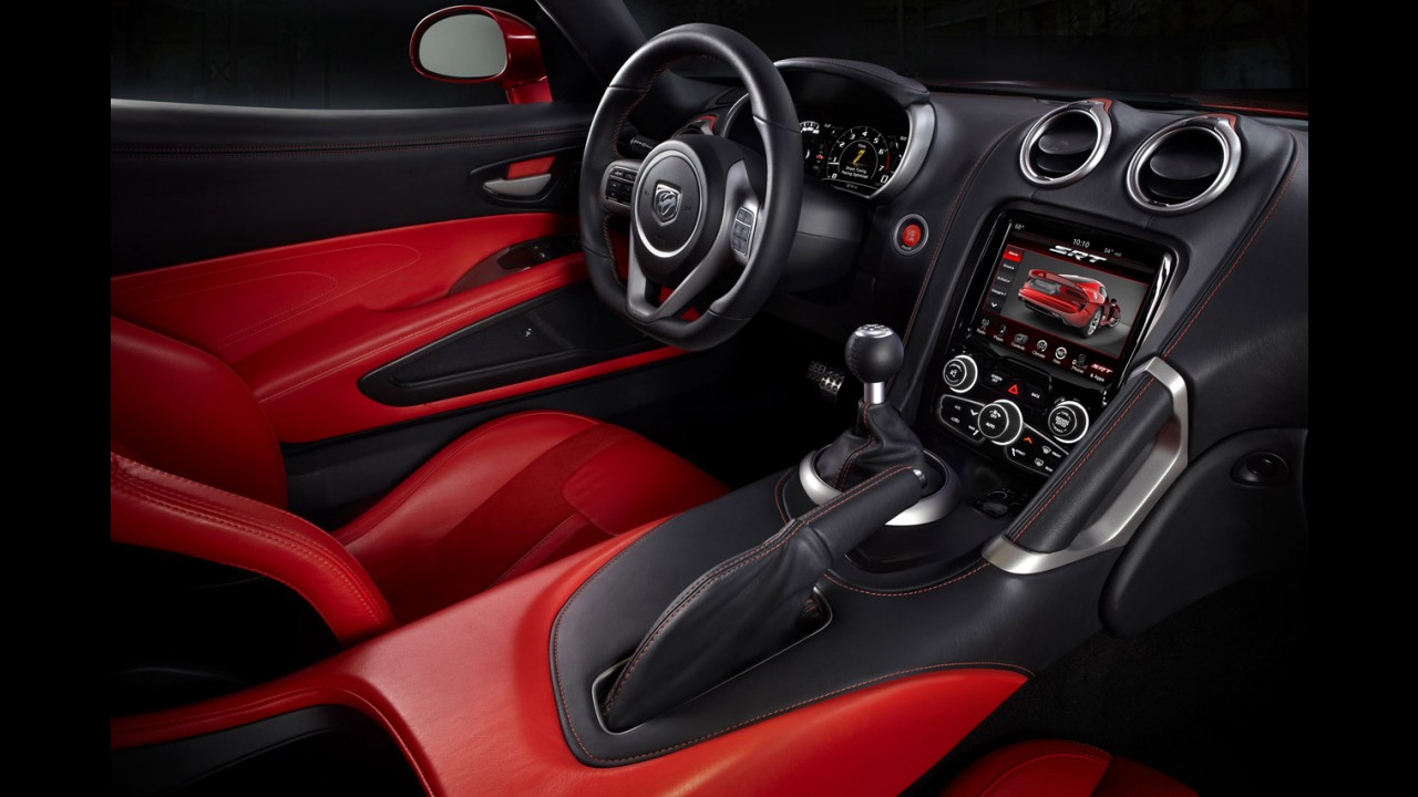 Baixa demanda: Chrysler suspende a produção do SRT Viper por dois meses