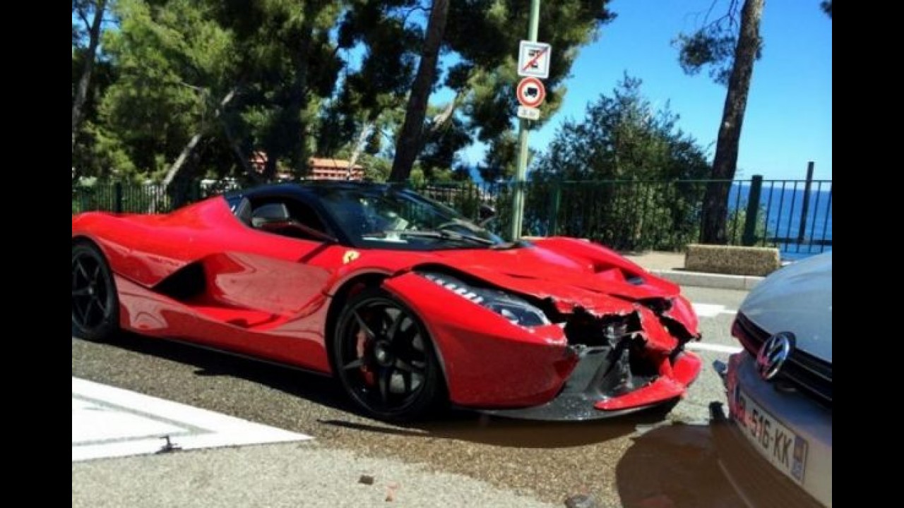 Cenas fortes: veja as fotos do primeiro acidente com uma LaFerrari