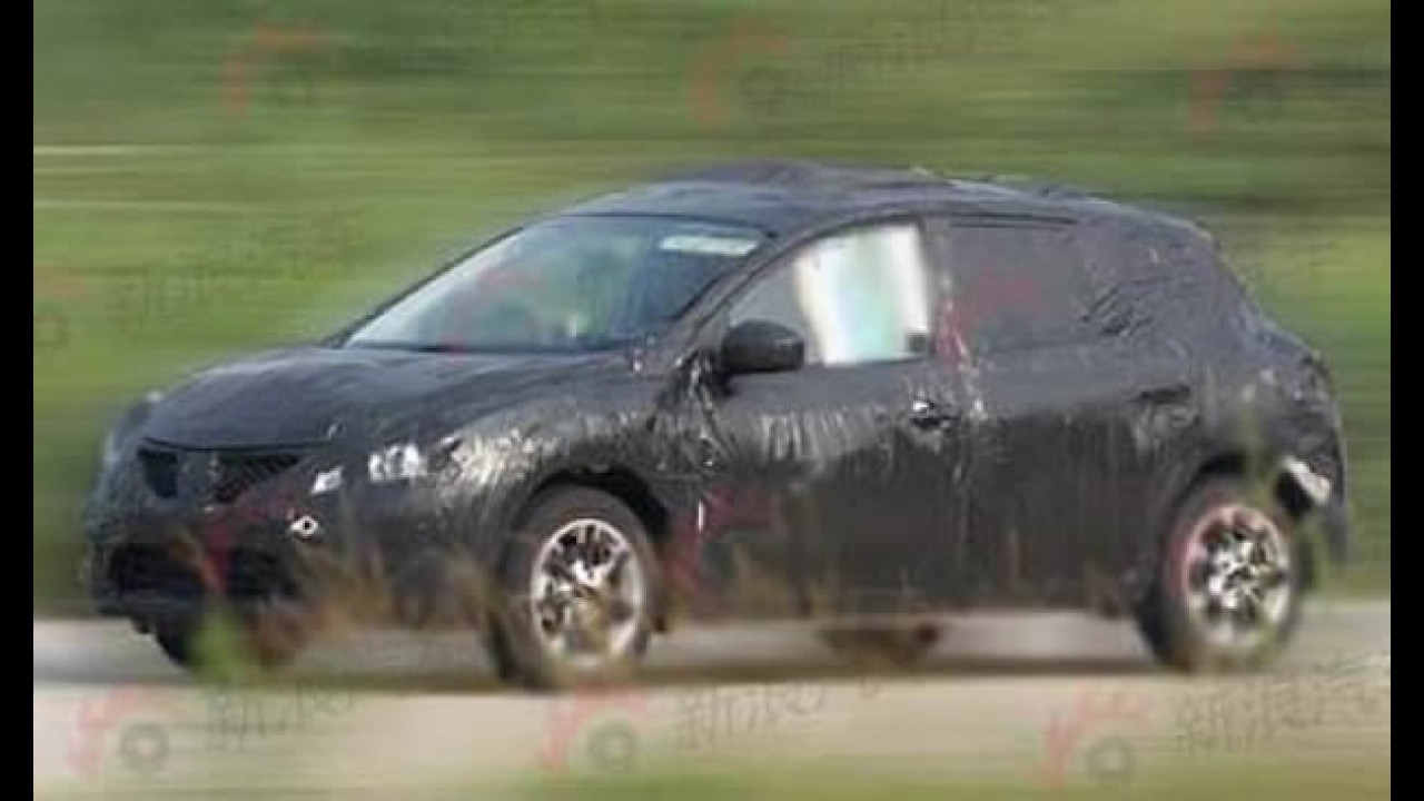 Novo Nissan Tiida 2012: Foto revela a nova traseira