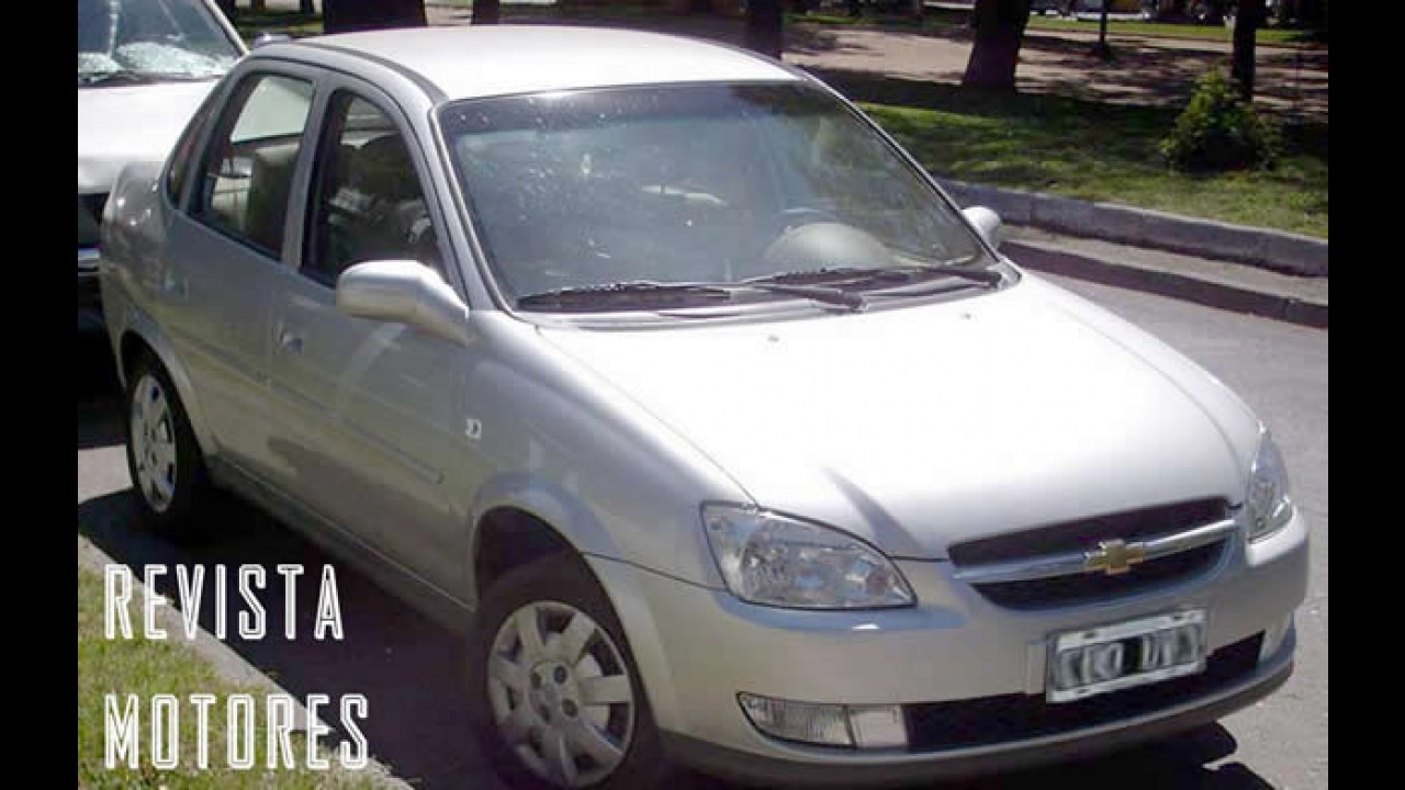 Novo Chevrolet Classic chega em 2010 - Versão atualizada é flagrada na Argentina - Veja fotos