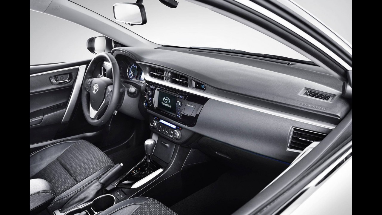 É o brasileiro? Toyota também revela o novo Corolla 2014 europeu