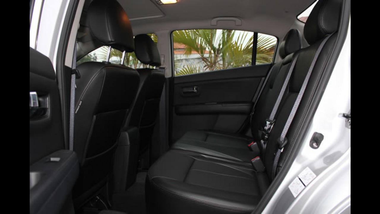 Garagem CARPLACE: Detalhes do acabamento interno, equipamentos e som do Nissan Sentra