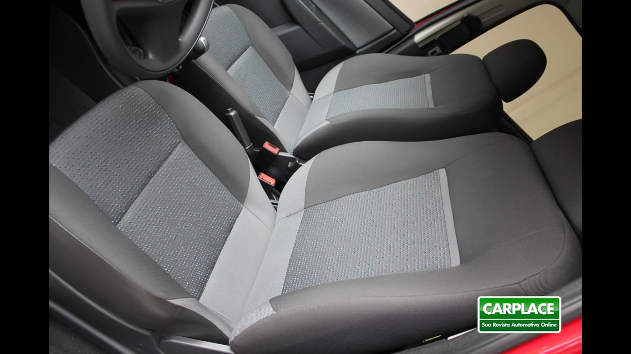 Garagem CARPLACE: Detalhes do acabamento do Chevrolet Celta LT - Fotos em HD