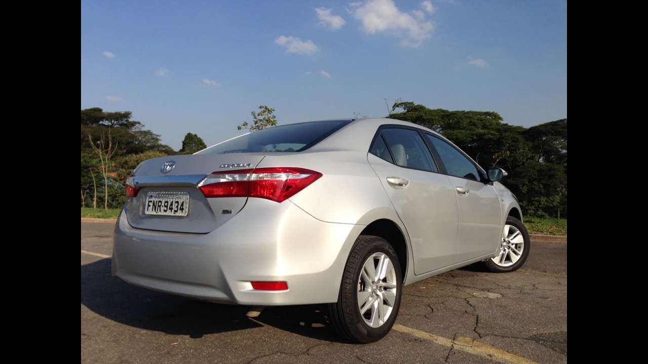 Garagem CARPLACE #1: Corolla GLi 1.8 faz 15 km/l, mas é despojado