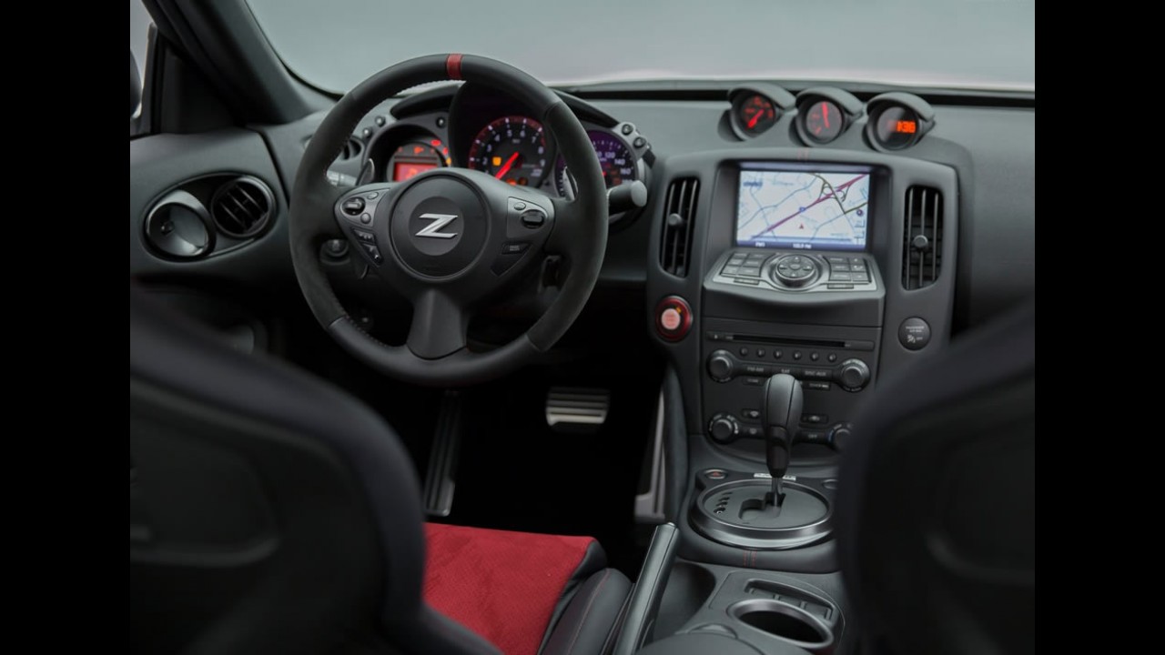 Nissan 370Z Nismo 2015 ganha retoques e câmbio de sete marchas