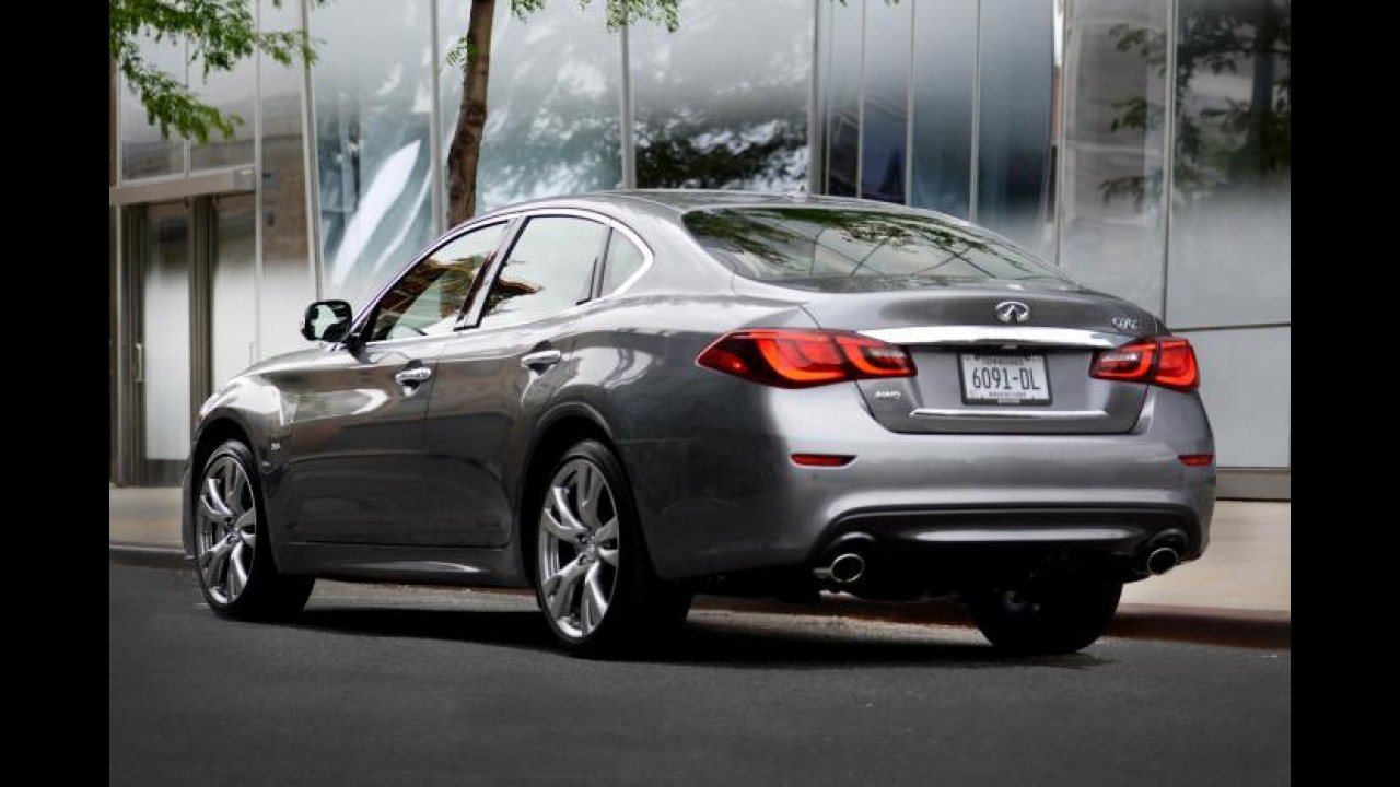 Infiniti Q70 revisado estreia no Salão de Paris