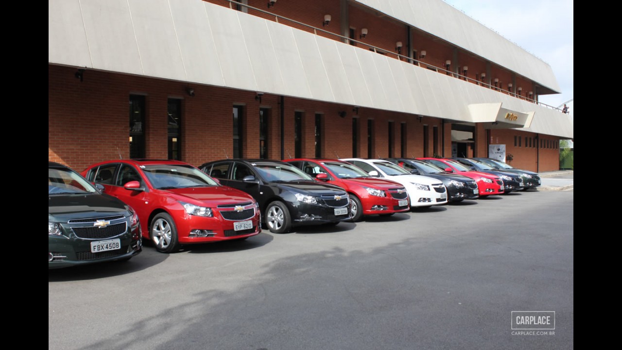 Hatches médios: Cruze cresce e encosta no líder Focus, que perde fôlego