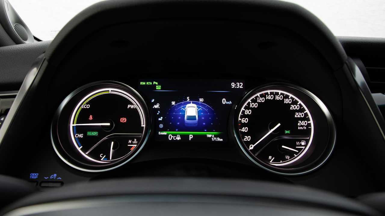 Toyota Camry Hybrid 220H, prueba