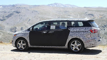2015 Kia Sedona (Grand Carnival) spy photo 14.08.2013