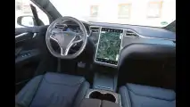 Tesla Model S, 1000 km tra neve, autostrada e tante salite