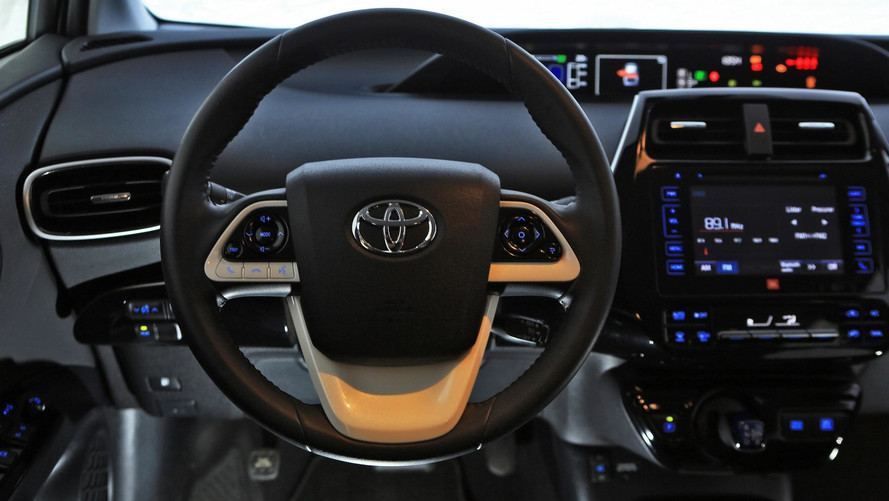 Comparativo - Toyota Prius e Corolla Altis