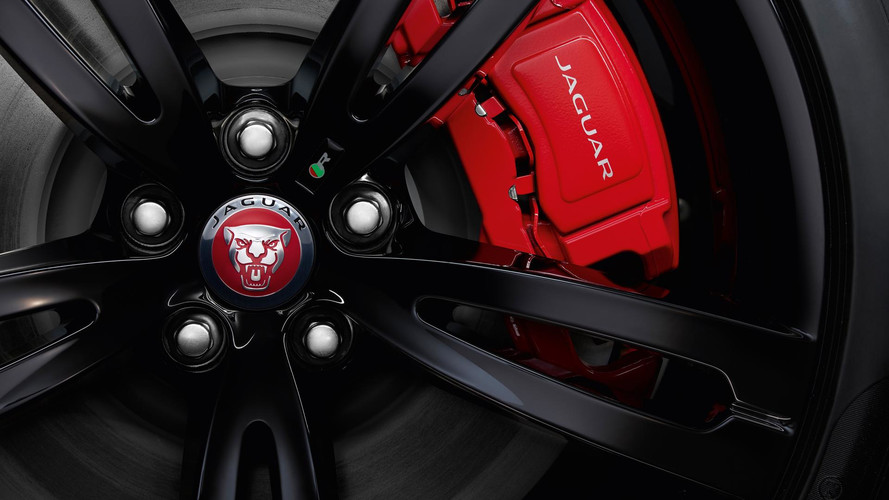 Jaguar XJR575 revealed