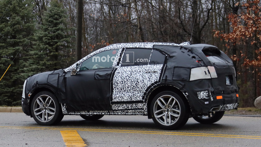 2019 Cadillac XT4 spy photo