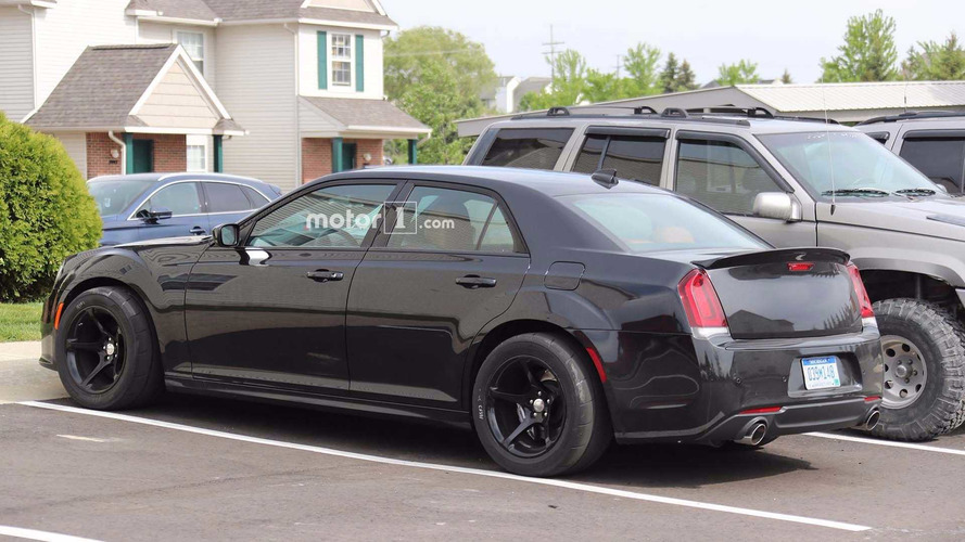 Chrysler 300 Hellcat casus fotoğraflar