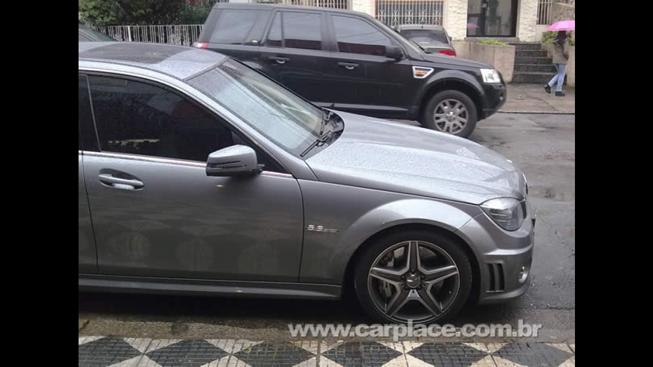 Rodando por aí: Mercedes-Benz C63 AMG com motor V8 de 463 cavalos de potência em SP