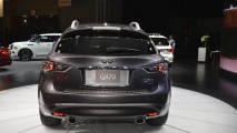Infiniti, 2017 QX70 Limited'in örtüsünü indirdi