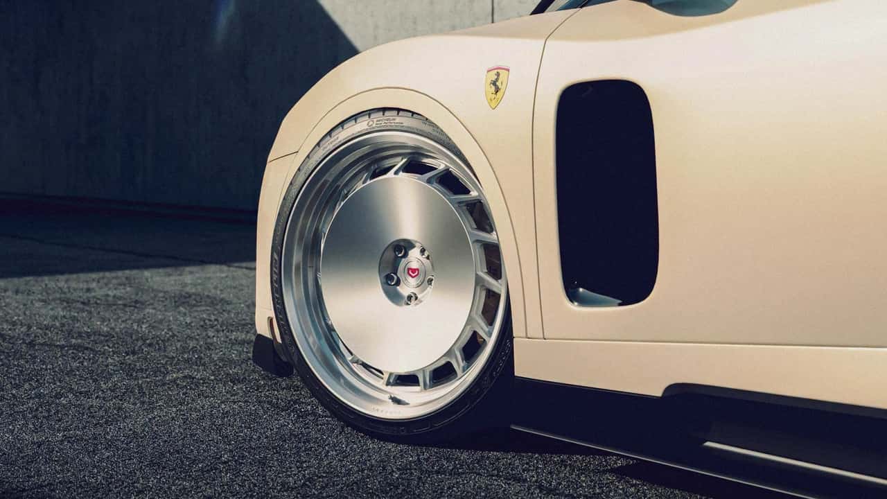 La Ferrari Luce cambia look