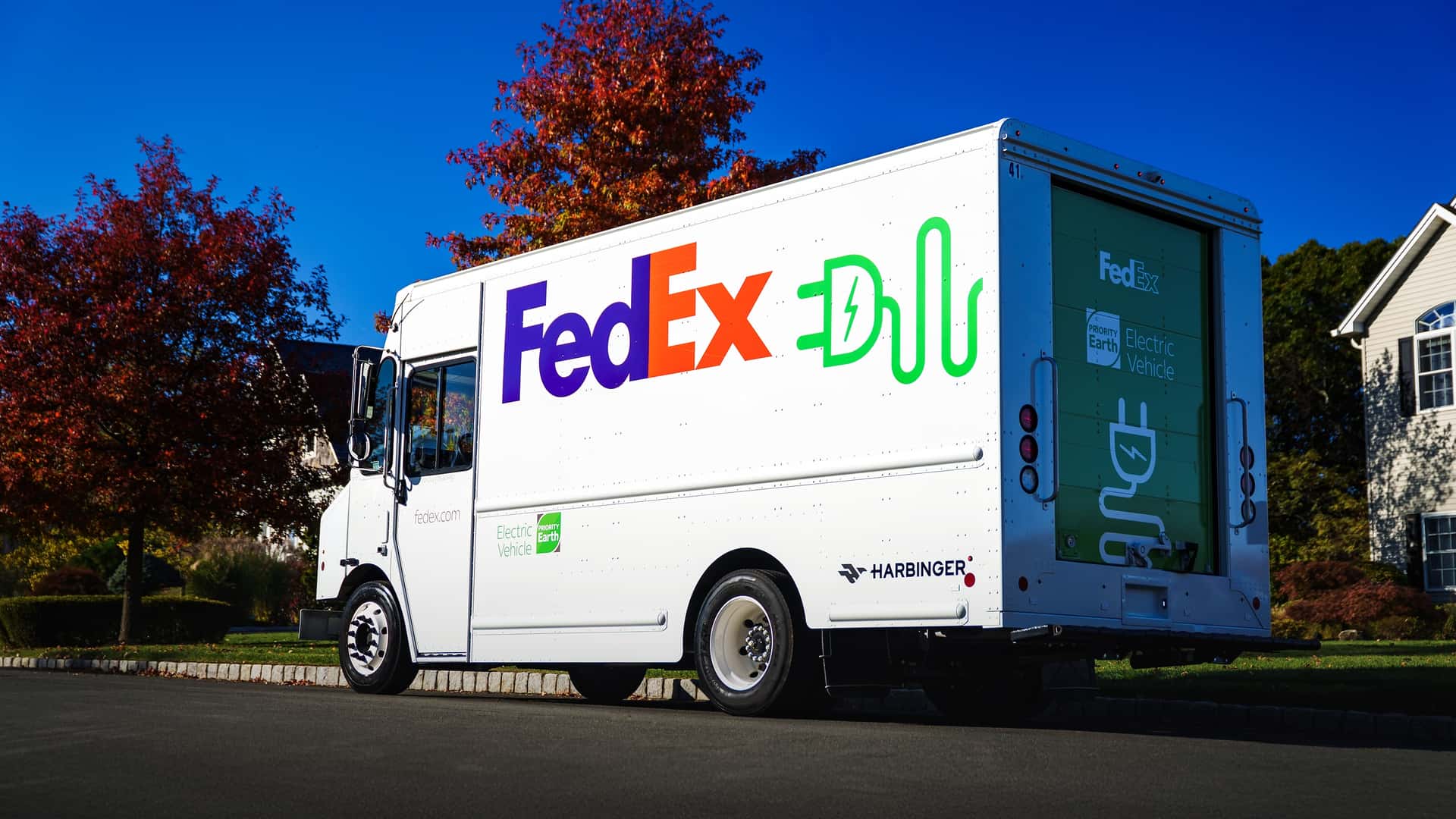 FedEx Revoluciona su Logística: 2.000 Camiones Eléctricos de Harbinger Ahorrarán Millones Anualmente