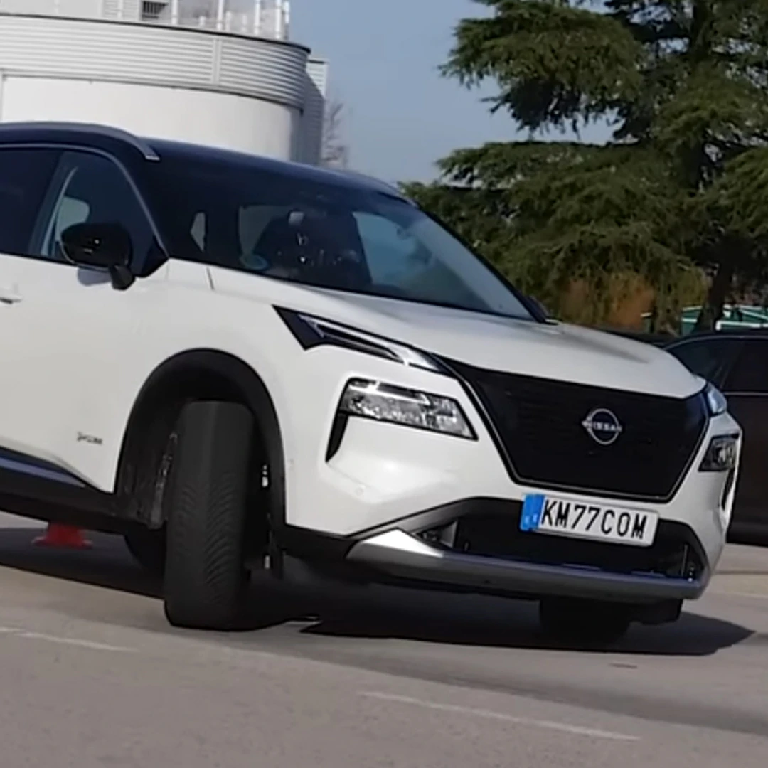 Watch Nissan X-Trail e-Power Hybrid Understeer Through The Moose Test