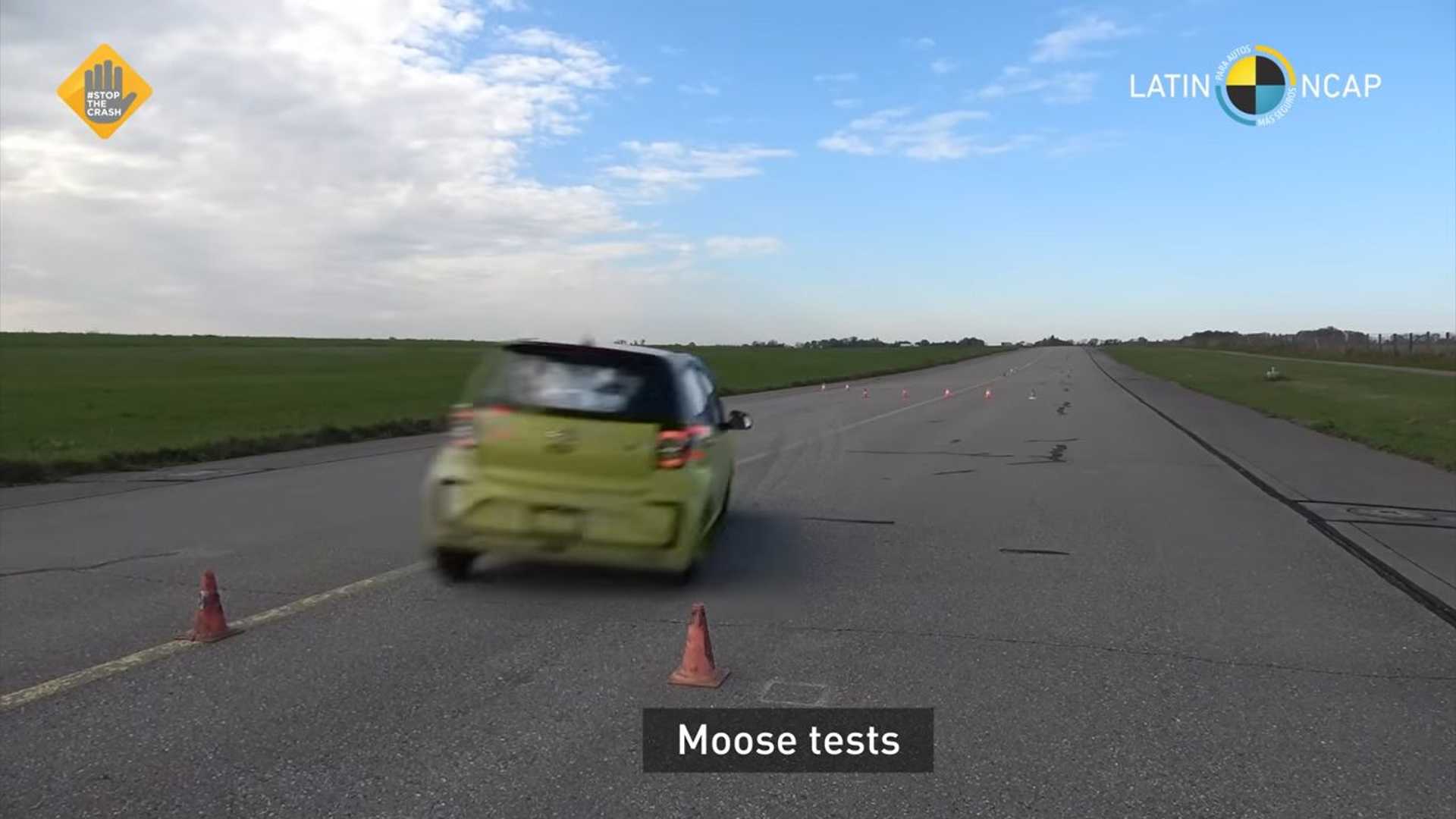 LatinNCAP los autos que fallen en la “Prueba del Alce” perderán puntos