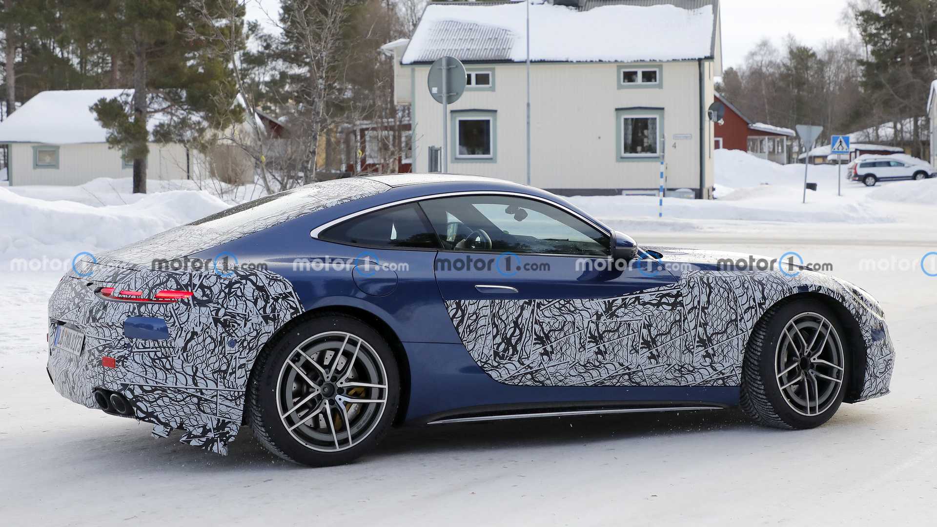 mercedes-amg-gt-side-view-facelift-spy-photo.jpg
