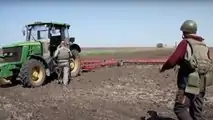Agricoltori ucraini: coltivano e aiutano l'esercito