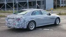 Mercedes-Benz E-Klasse Limousine (2023) fast ungetarnt erwischt