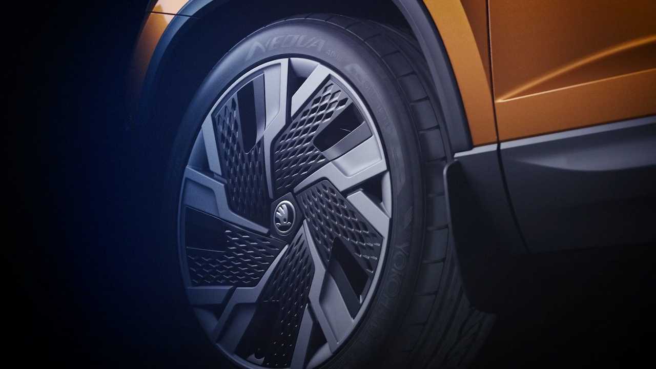 Skoda Karoq, il video teaser del restyling