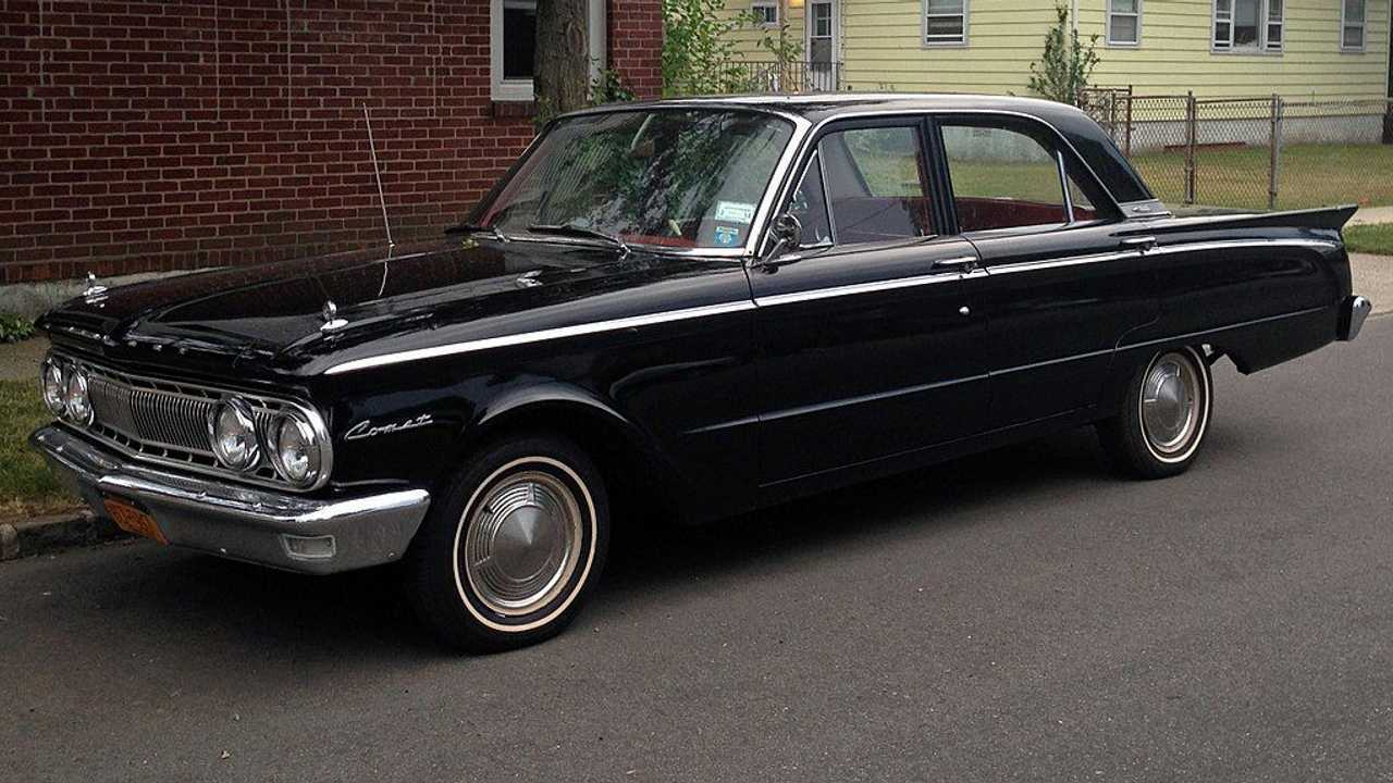 Ford Mercury Comet sedán cuatro puertas