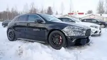 2023 Mercedes-AMG A45 facelift foto spia