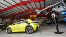 Presentación del  nuevo Peugeot E-208 en el 40º aniversario del 205