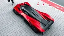 L'Aston Martin Valkyrie Supernova rouge sur la piste